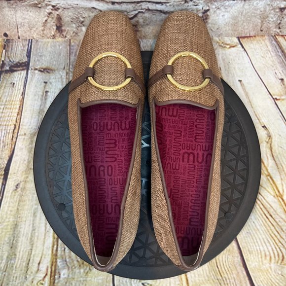 Munro Women's Brown Canvas Gold Circle Accent Slip On Business Flats Size 6.5 M - Picture 4 of 9